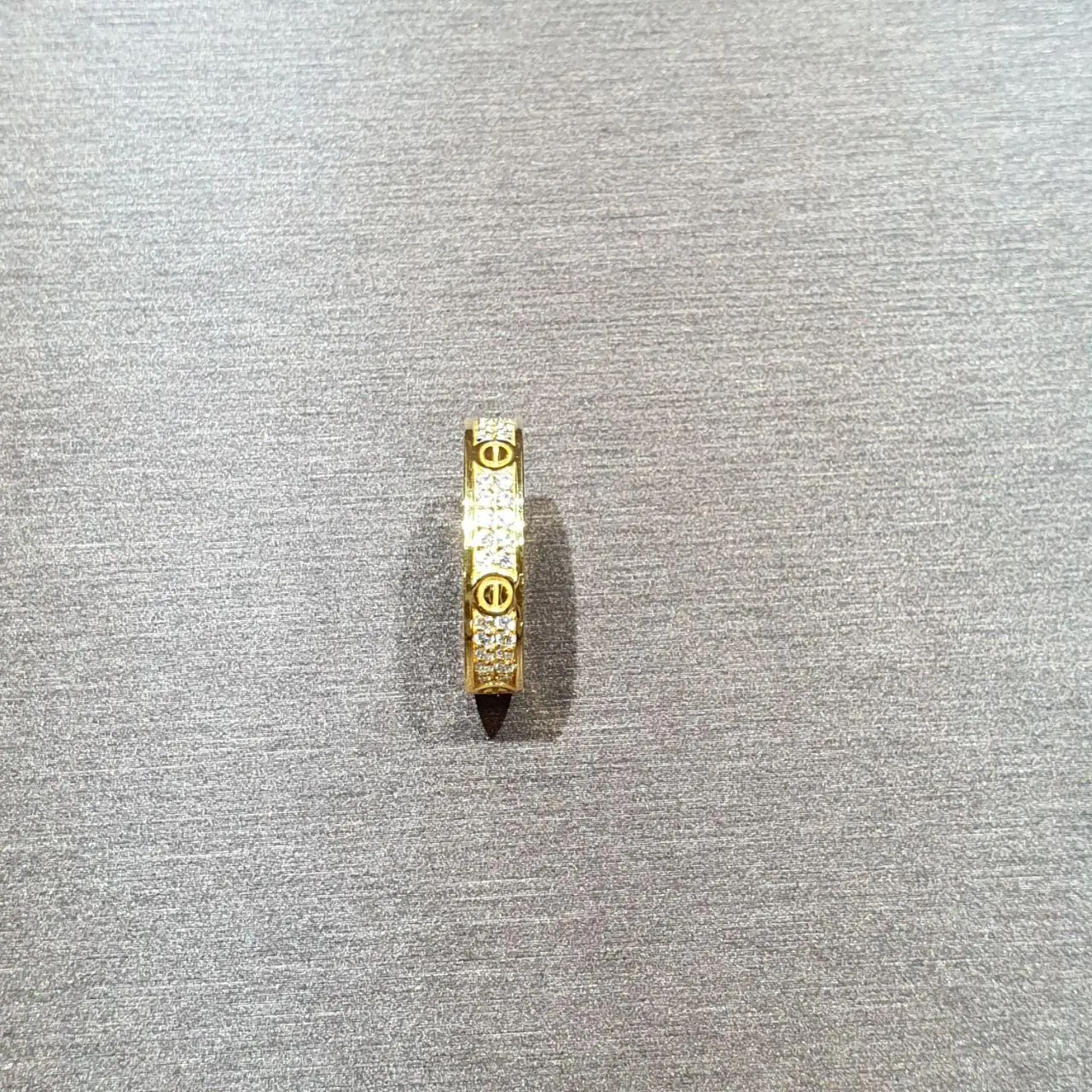 22k / 916 Gold Crystal C design Ring