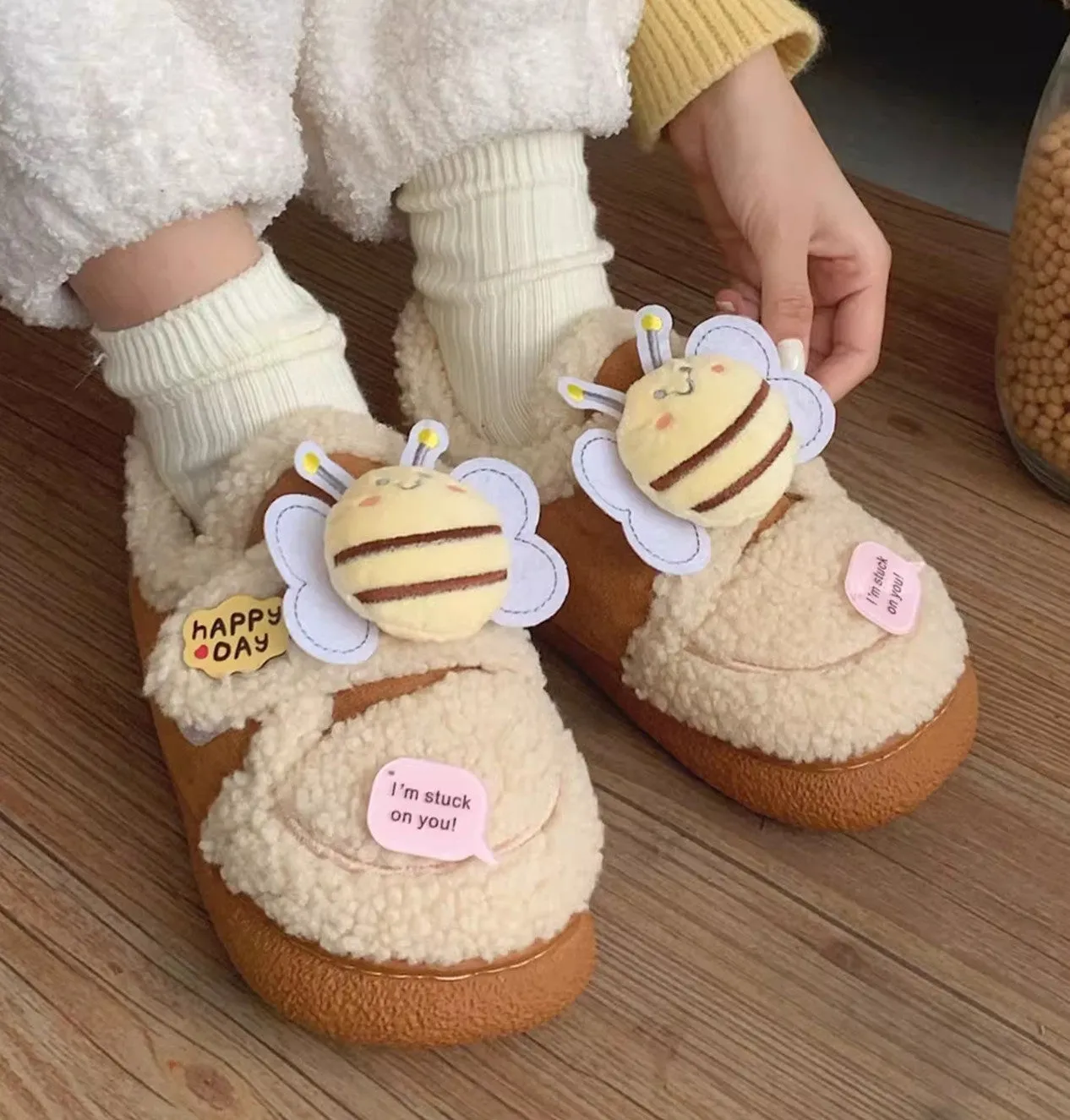 Cute Bee Winter Shoes PN6287