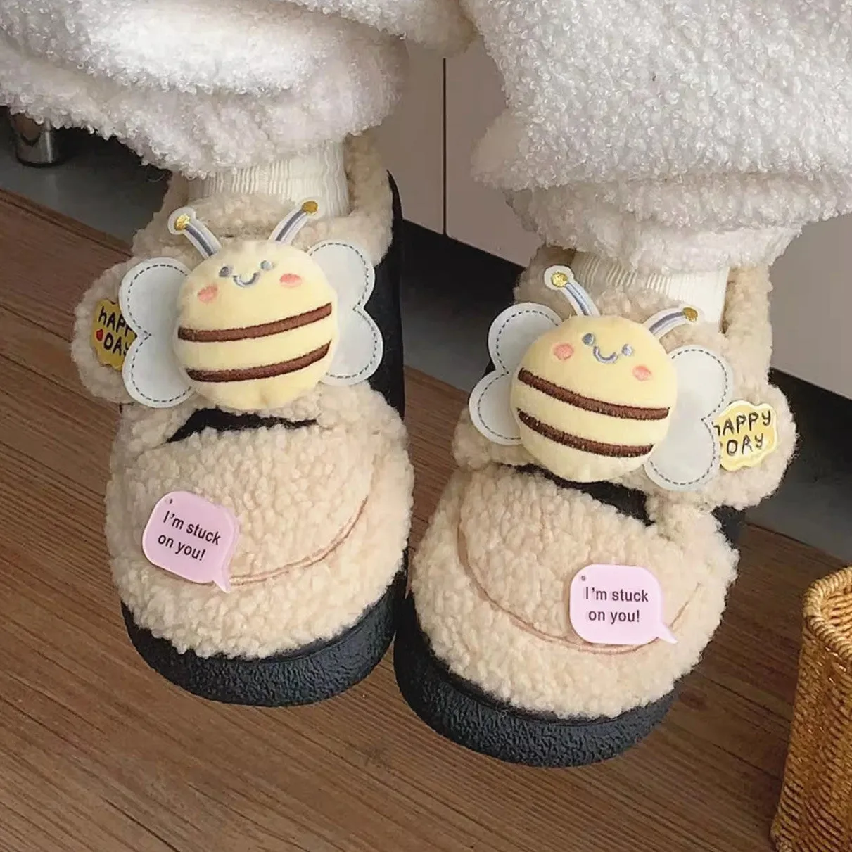 Cute Bee Winter Shoes PN6287