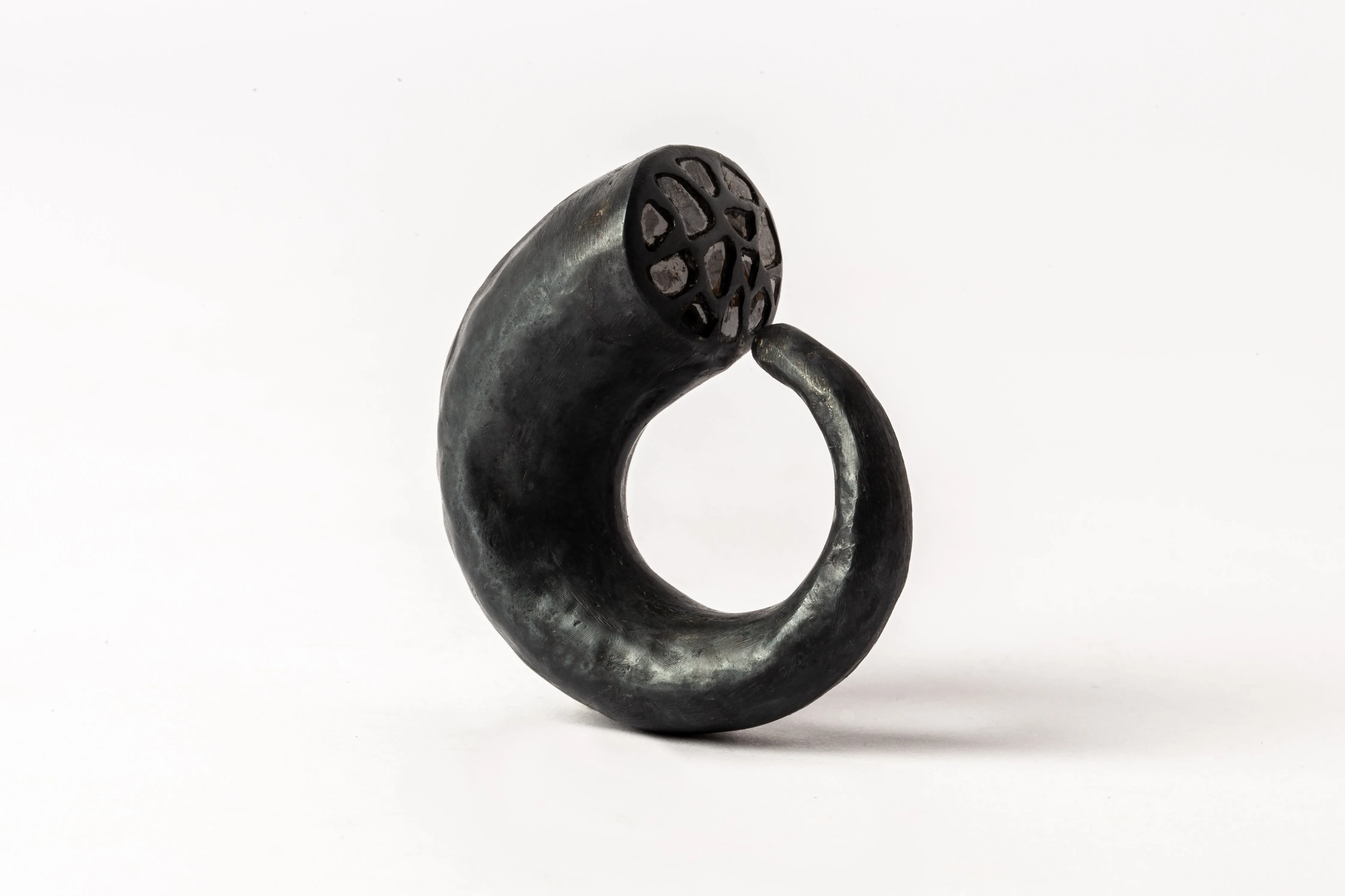 Giant Horn Ring (Hoof Set, Mega Pavé, KA DIA)