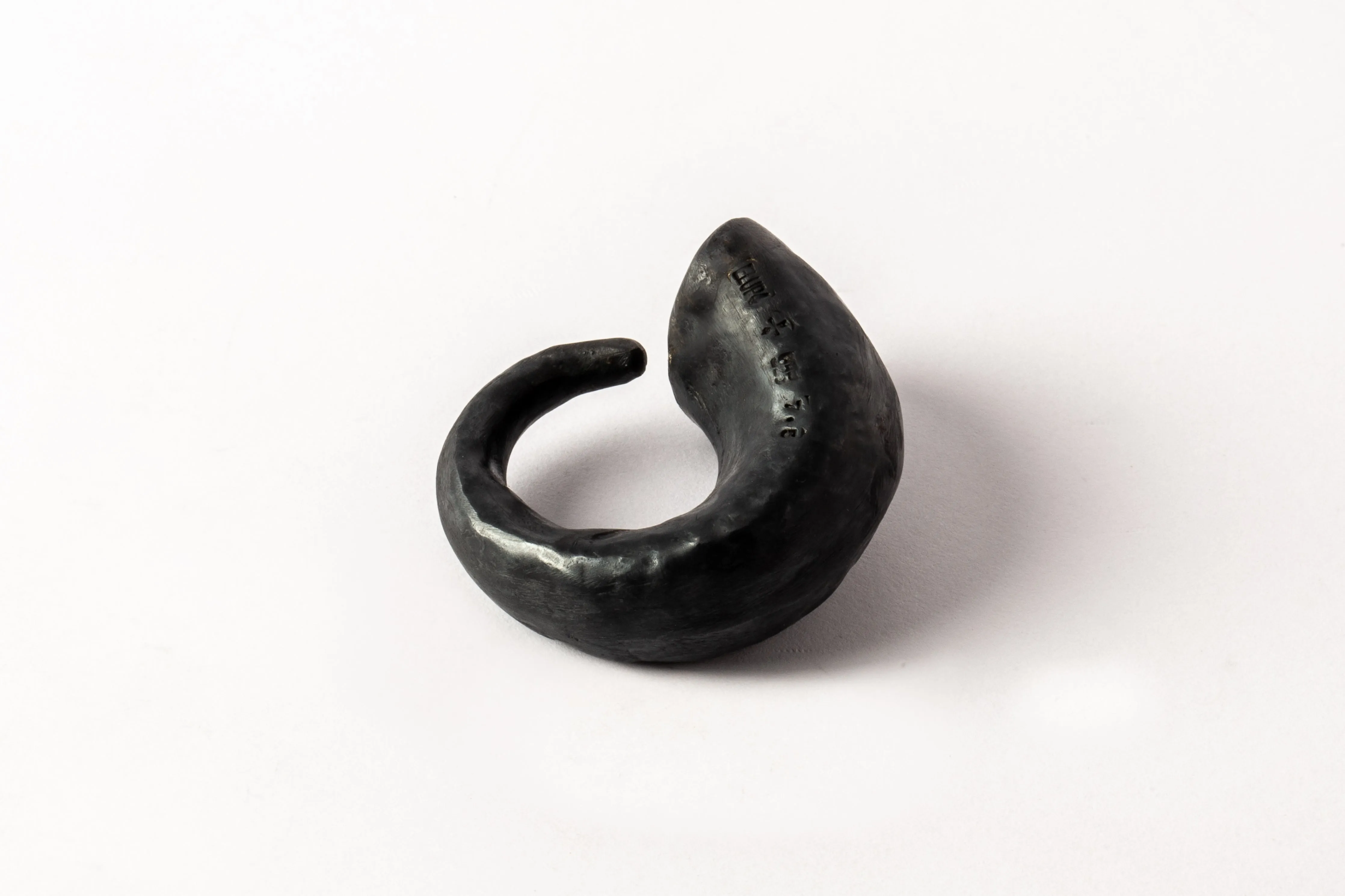 Giant Horn Ring (Hoof Set, Mega Pavé, KA DIA)