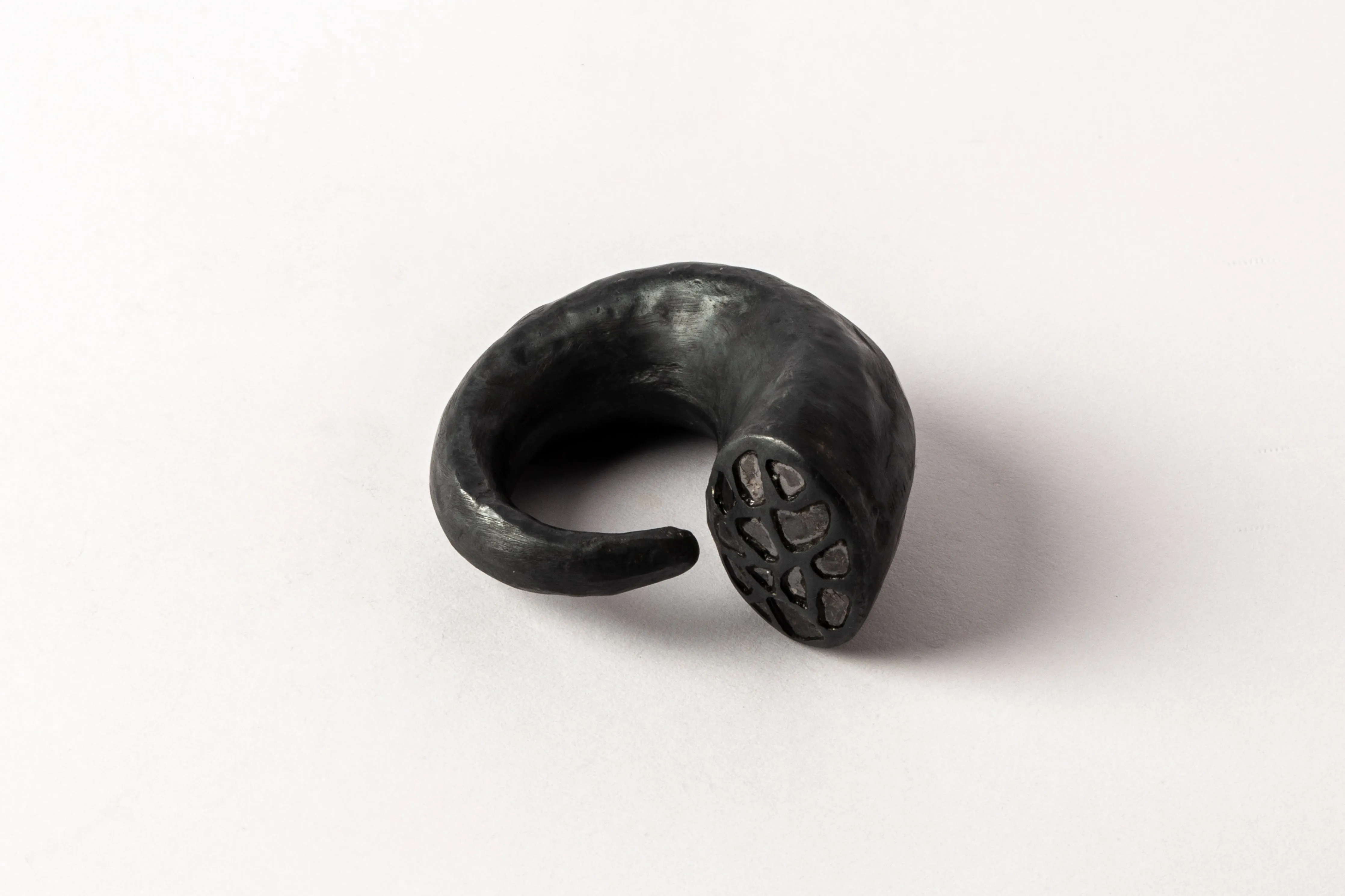 Giant Horn Ring (Hoof Set, Mega Pavé, KA DIA)