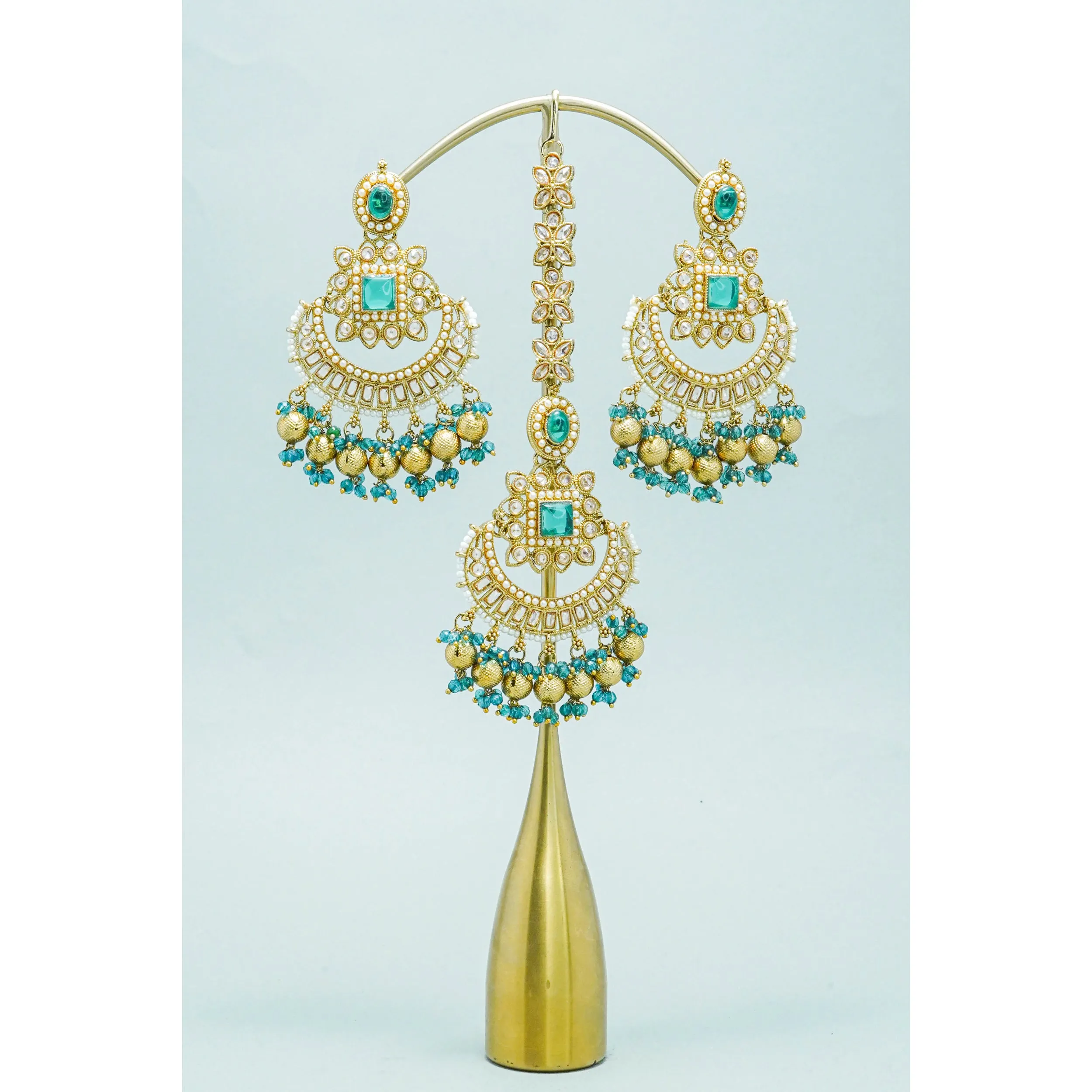 MANIKA POLKI EARRINGS WITH TIKKA