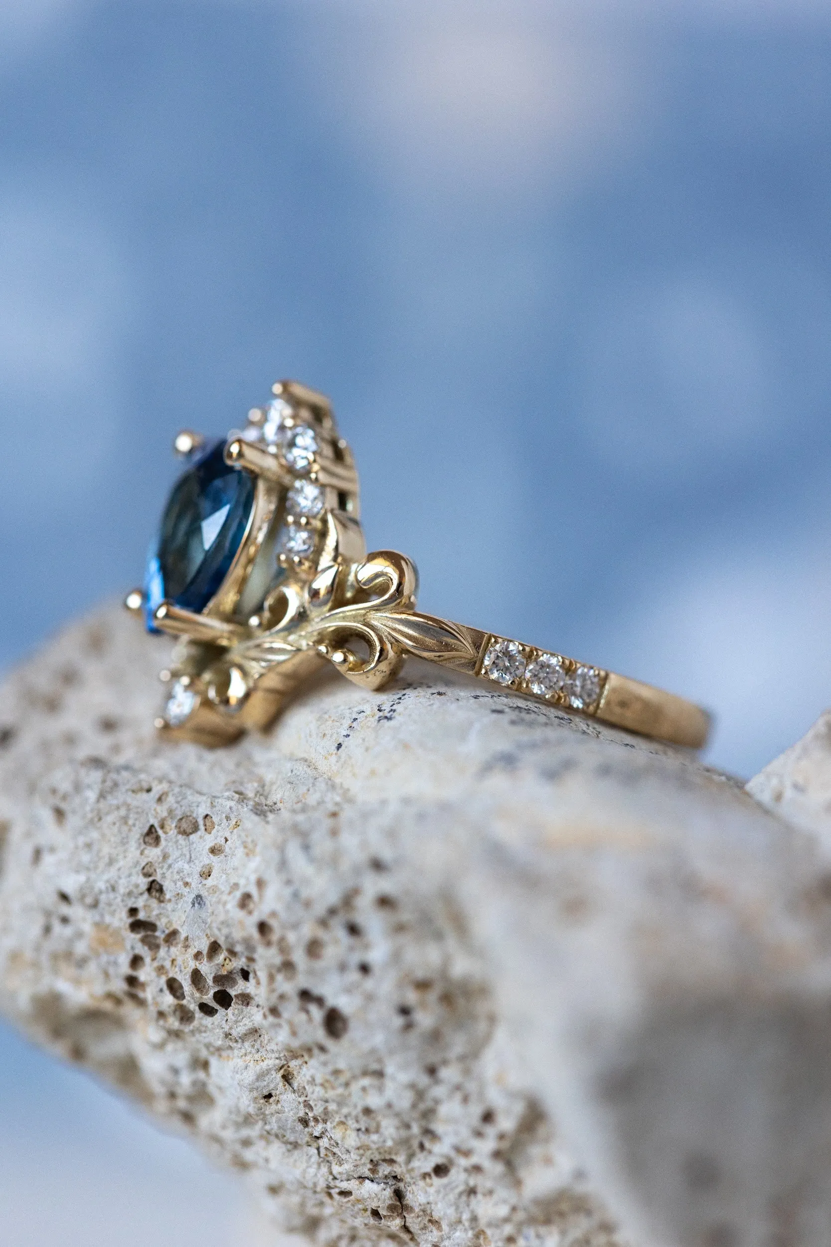 Natural blue sapphire engagement ring, baroque inspired gold ring with diamonds / Sophie