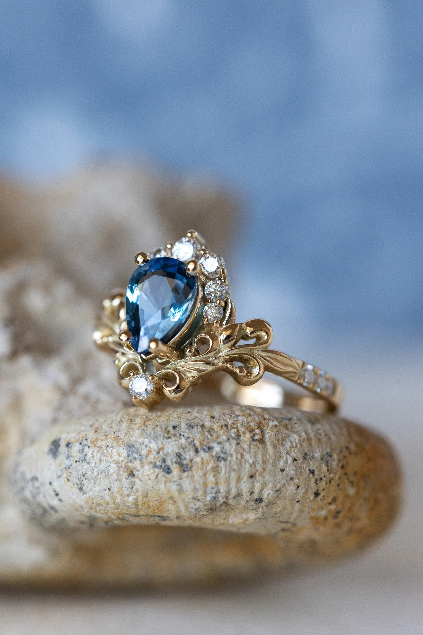 Natural blue sapphire engagement ring, baroque inspired gold ring with diamonds / Sophie