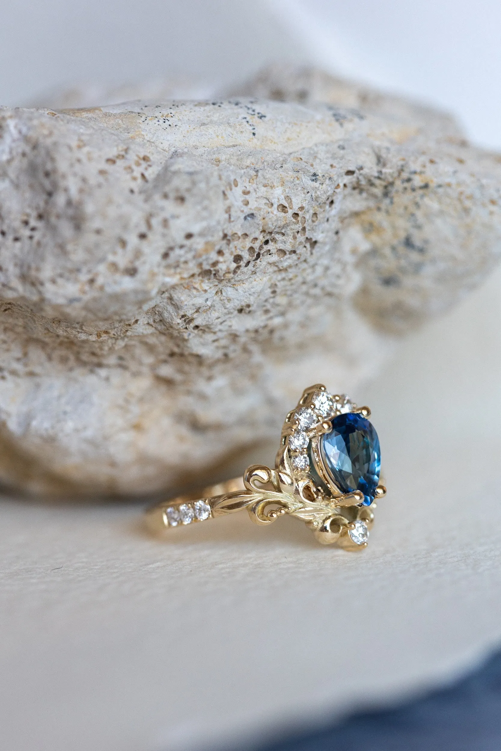 Natural blue sapphire engagement ring, baroque inspired gold ring with diamonds / Sophie