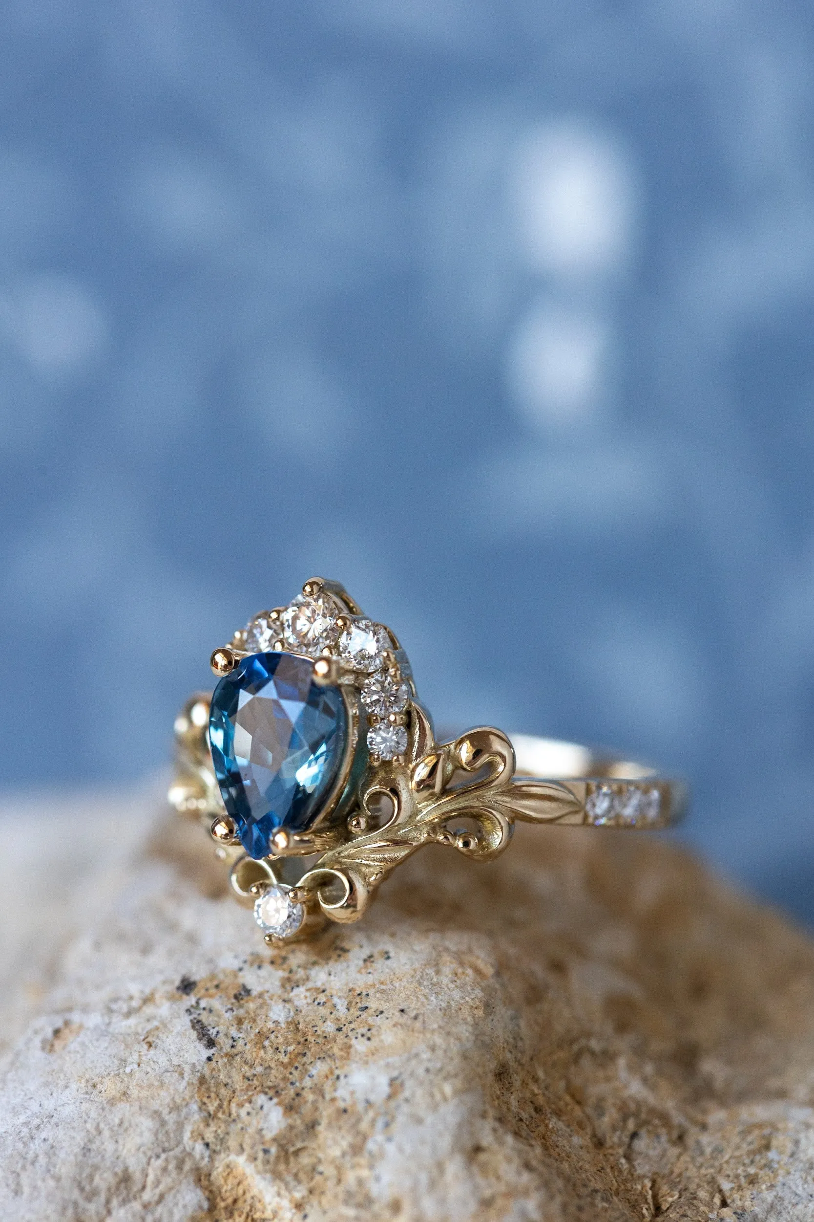 Natural blue sapphire engagement ring, baroque inspired gold ring with diamonds / Sophie